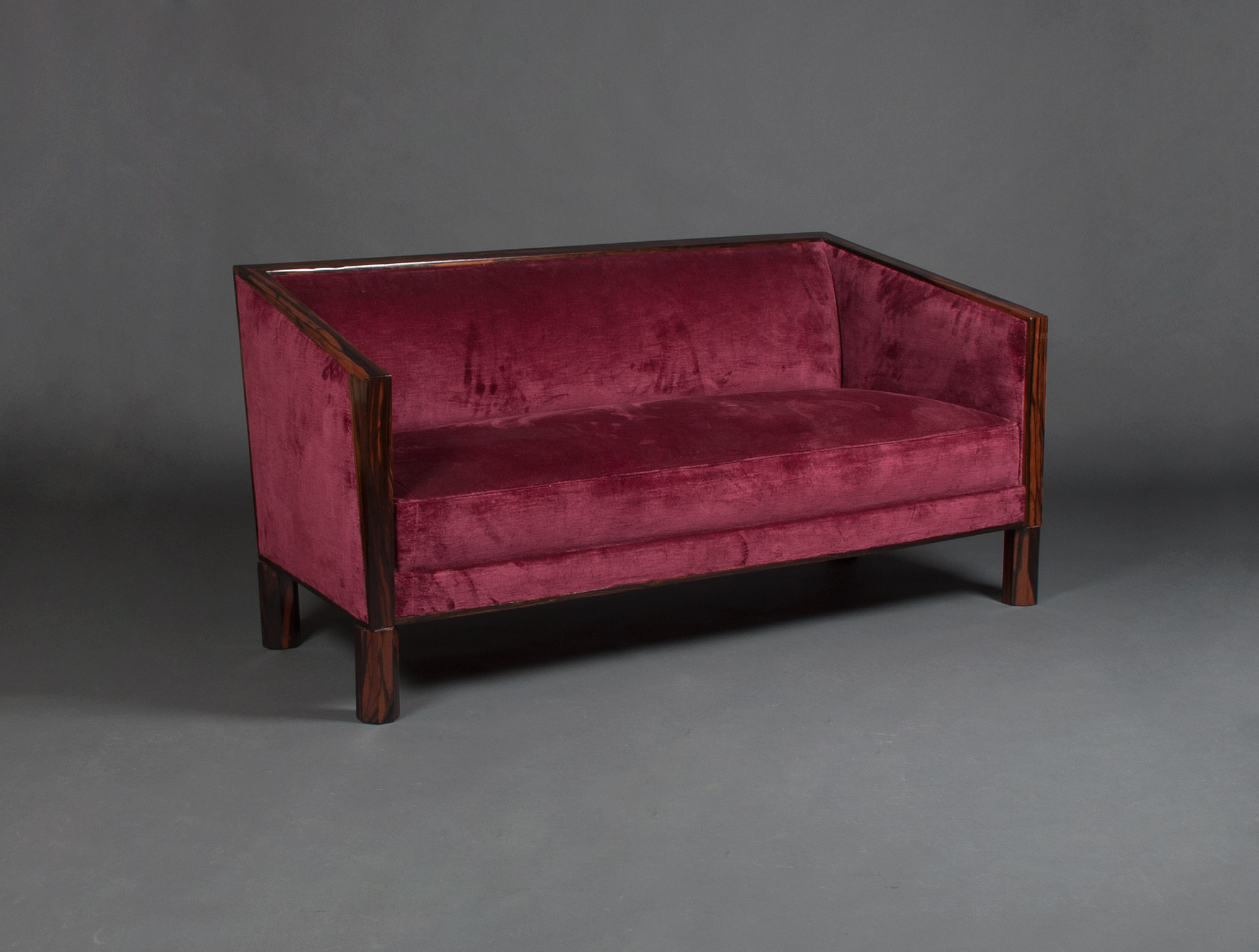 Verwaand matras medaillewinnaar Rosewood Art Deco & red velvet sofa Soubrier - Rent Seats Sofa Art deco