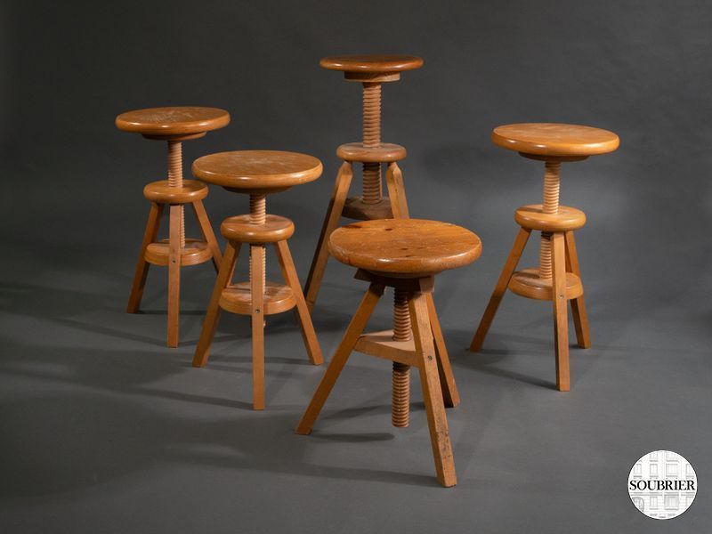 Tabourets à vis en bois